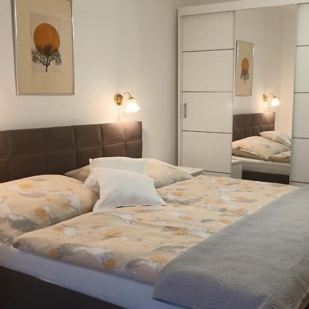 Apartman Alena Karlovy Vary Bagian luar foto