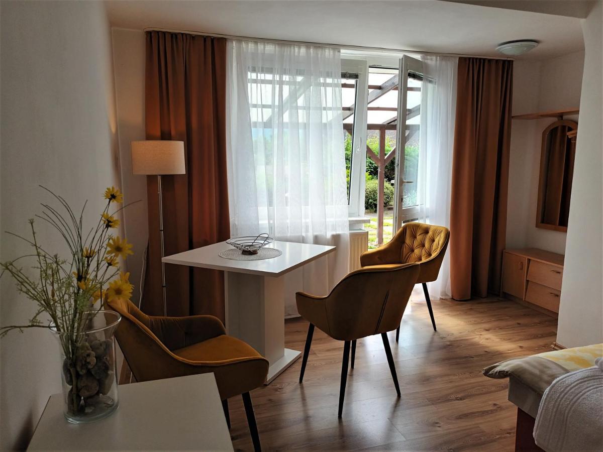 Apartman Alena Karlovy Vary Bagian luar foto